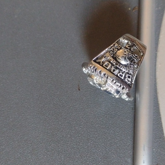 New England Patriots Superbowl Ring(Brady) - Picture 2 of 4